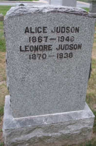 Alice Judson and her sister Lenore.